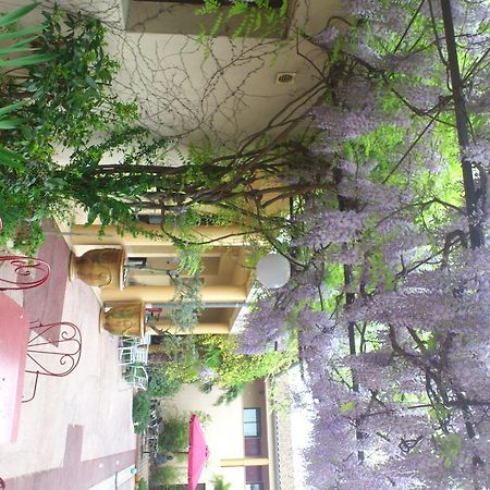 Hotel Le Relais Du Luberon Maubec  Bagian luar foto